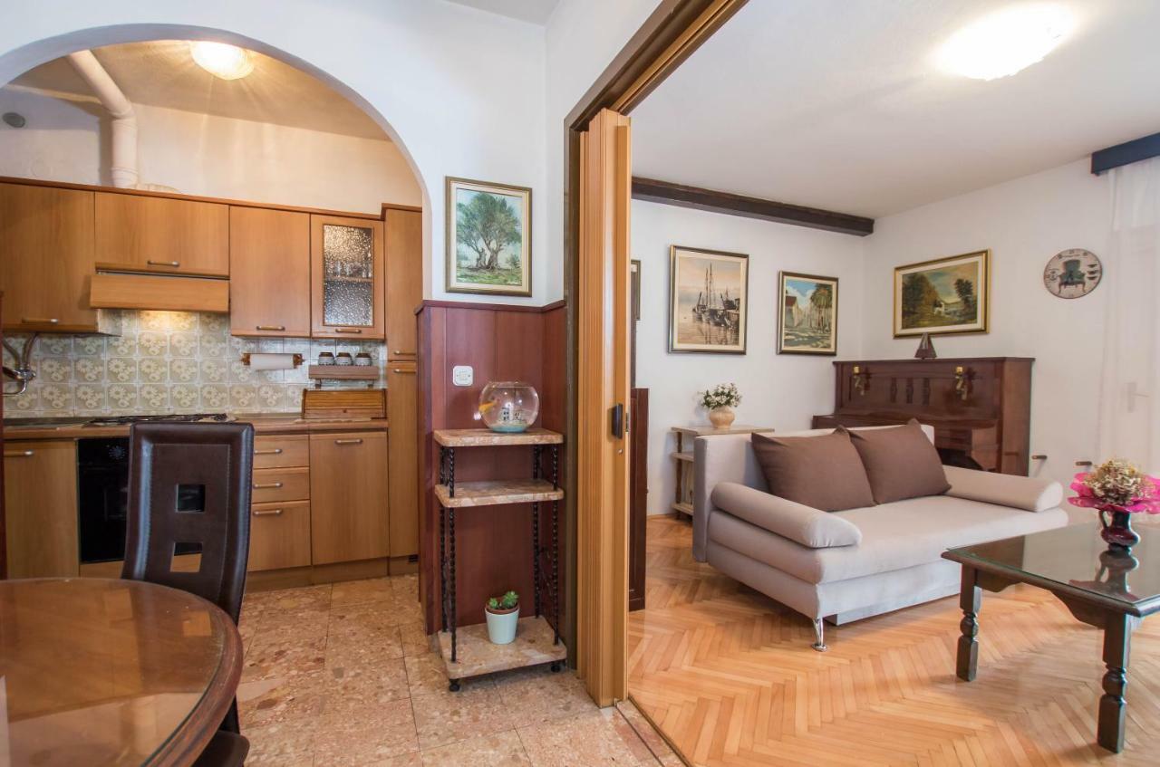 Apartment Cherie Трогир Екстериор снимка
