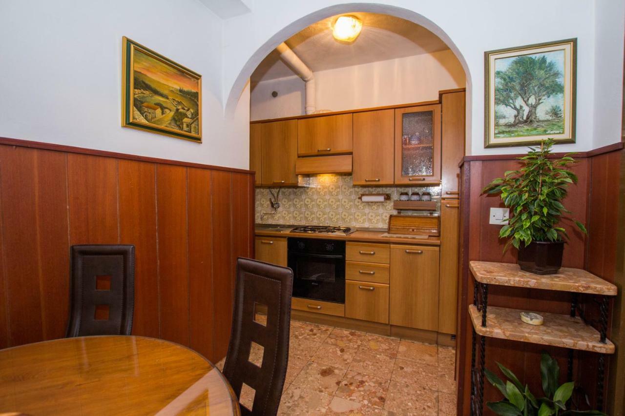 Apartment Cherie Трогир Екстериор снимка
