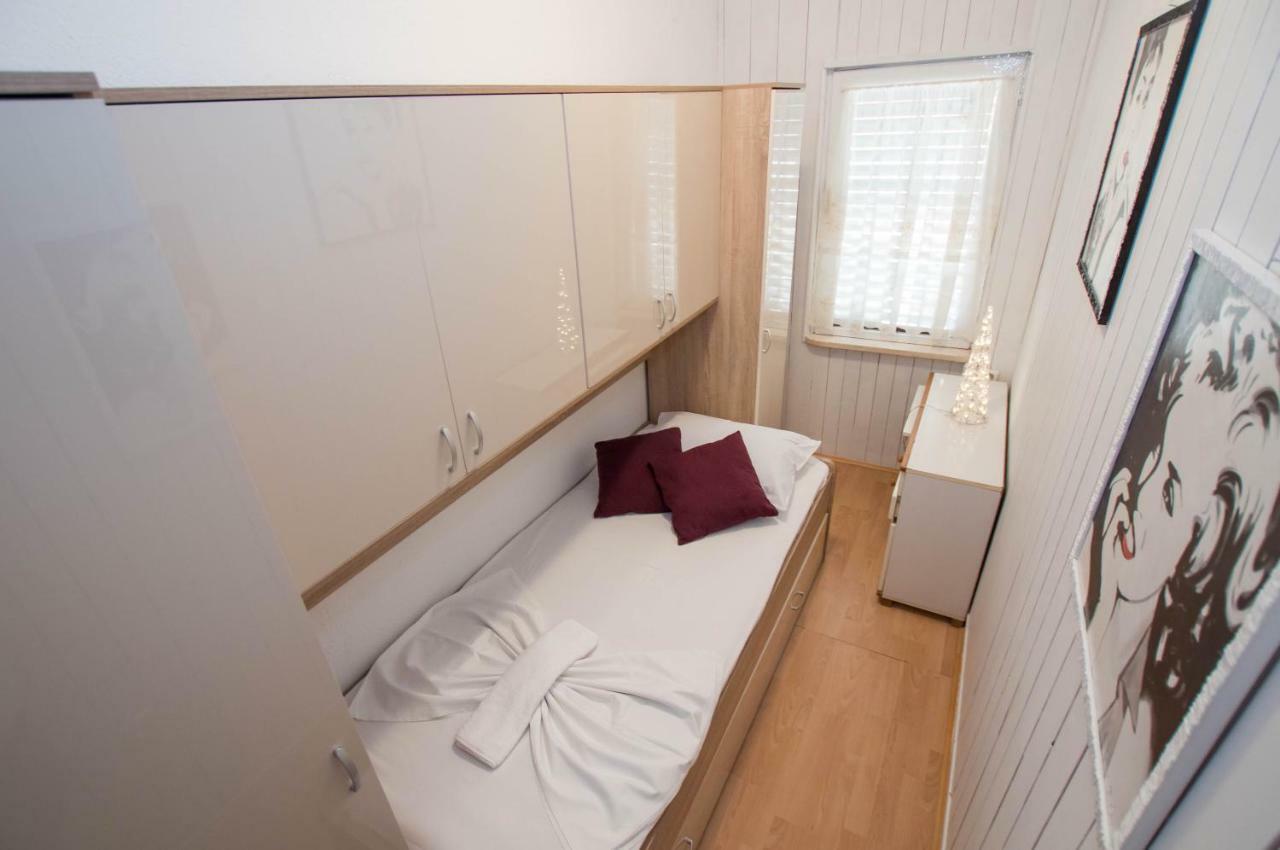 Apartment Cherie Трогир Екстериор снимка