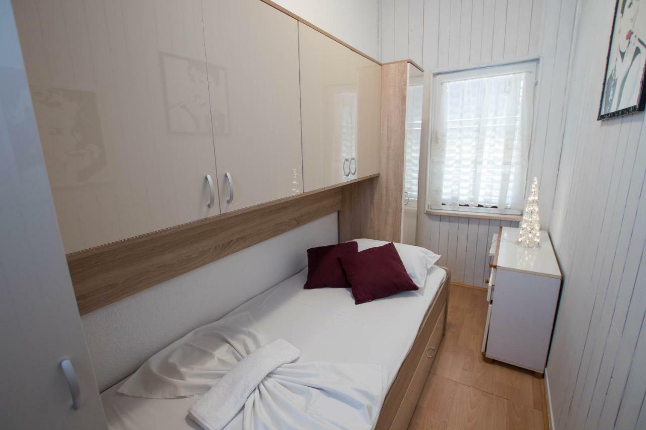 Apartment Cherie Трогир Екстериор снимка